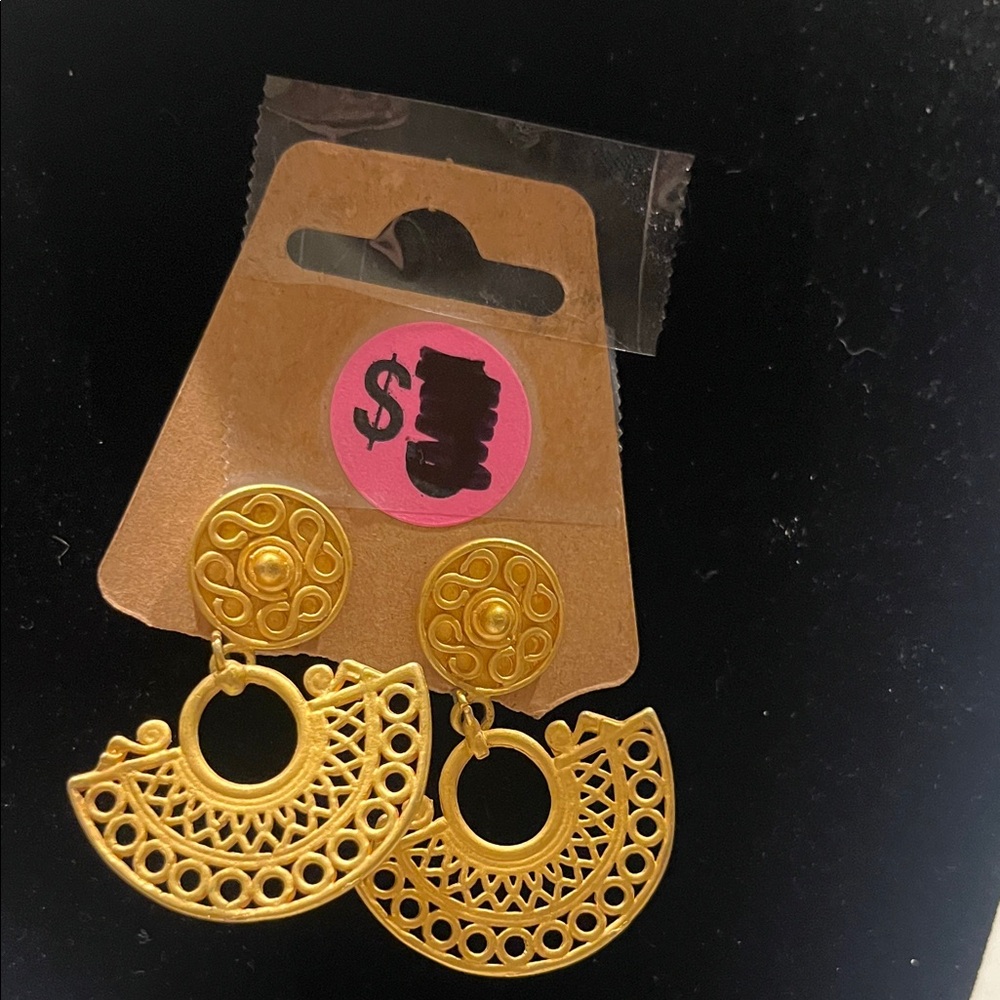 Elegant Gold Filigree Earrings